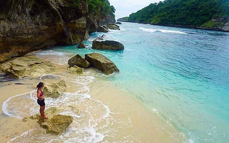 Keindahan Tersembunyi Pantai Atuh Nusa Penida Bali