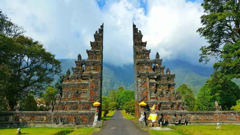 Bali Handara Gate, Daya Tarik, Lokasi dan Harga Tiket Masuk