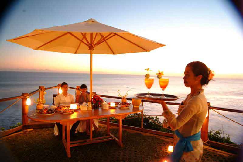 Sunset di Pantai Jimbaran Tempat Wisata di Bali Untuk Honeymoon