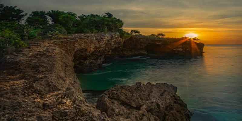 Pantai Honeymoon Bali - Daya Tarik, Lokasi dan Harga Tiket Masuk