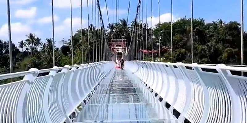 Jembatan Kaca Gianyar Bali