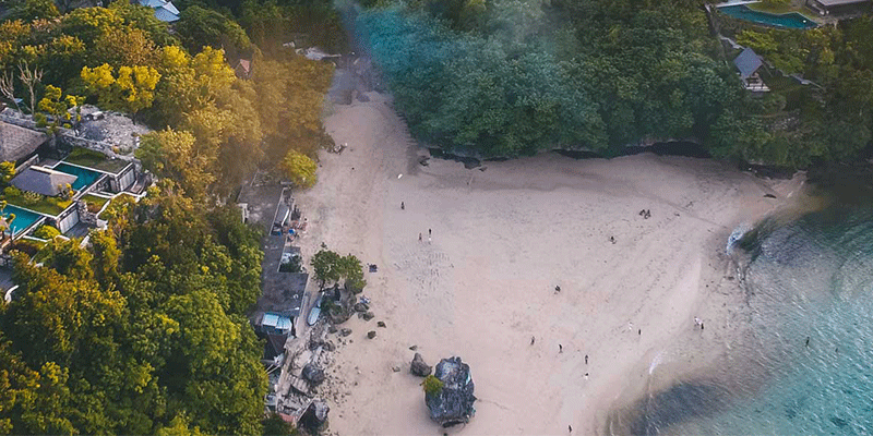 Daya Tarik Pantai Padang Padang