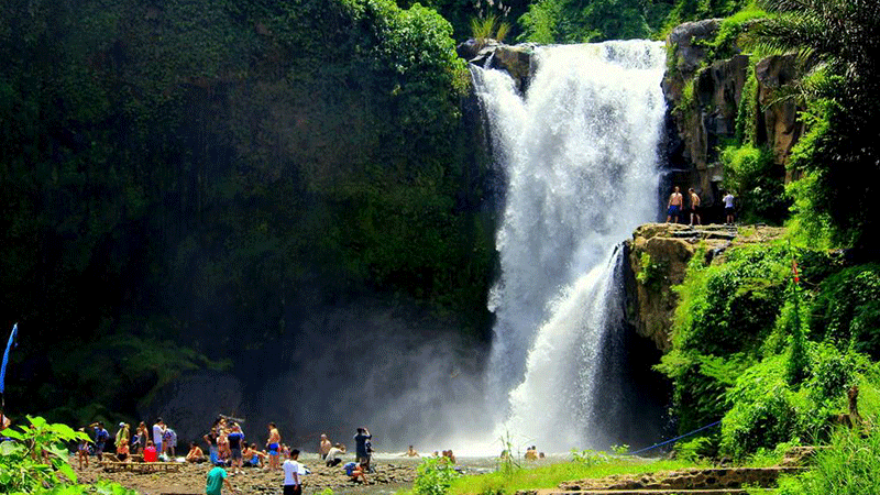 Pesona Air Terjun Tegenungan