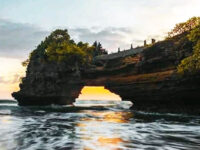 Pura Tanah Lot: Panduan Lengkap Pura Ikonik di Bali